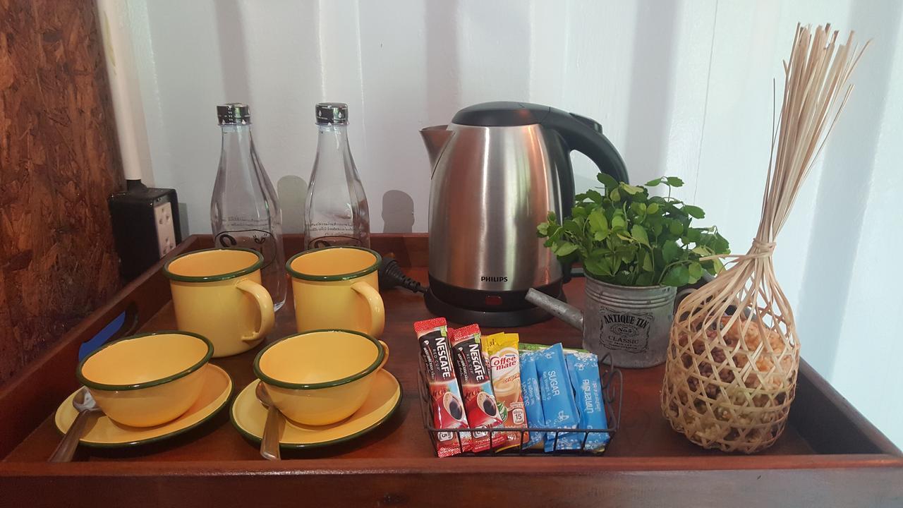 Hug Rimtharn Hotell Ban Khao Klom Eksteriør bilde