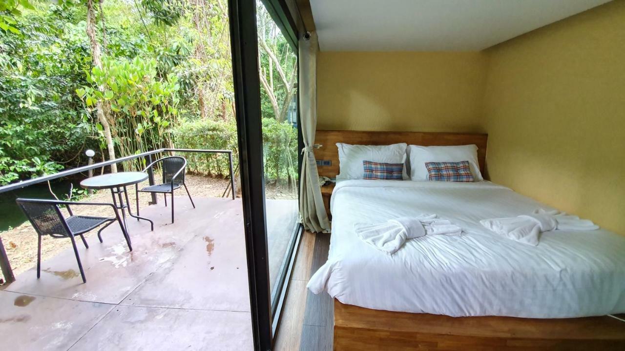 Hug Rimtharn Hotell Ban Khao Klom Rom bilde